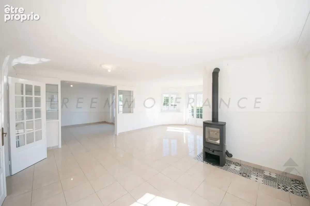 A vendre - landerneau - maison de 220 m2 - 7 chambres - terrain de 1028 m2 - 399900€ - photo 3