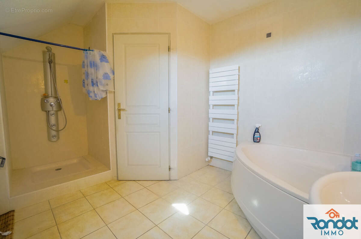 Maison à SAVIGNY-LE-SEC