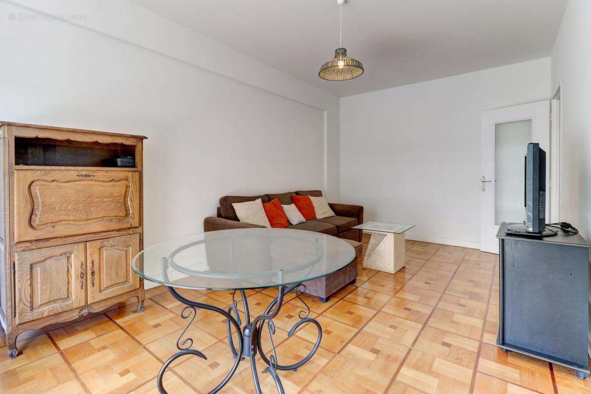 Cimiez – Grand 2 pièces avec terrasse exposée sud au calme ! - photo 9