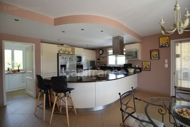 Propriété au calme - 5 chambres - T3 attenant - garage XXL - piscine - à MARMANDE (47) - photo 14