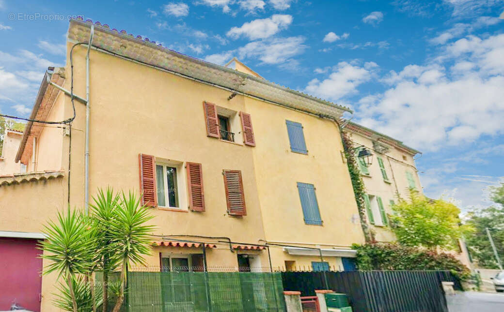 Appartement à SIGNES