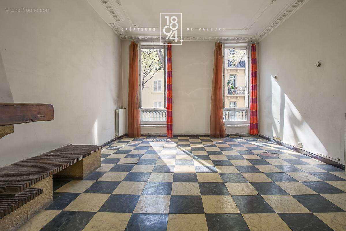 Appartement à MARSEILLE-1E