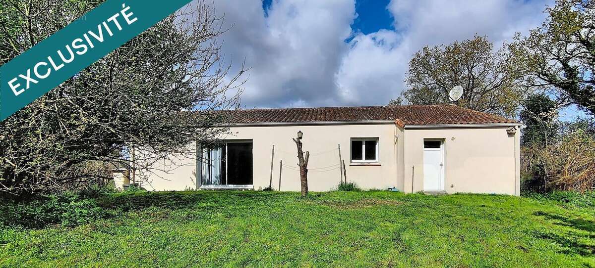 Photo 2 - Maison à LA CHAIZE-LE-VICOMTE