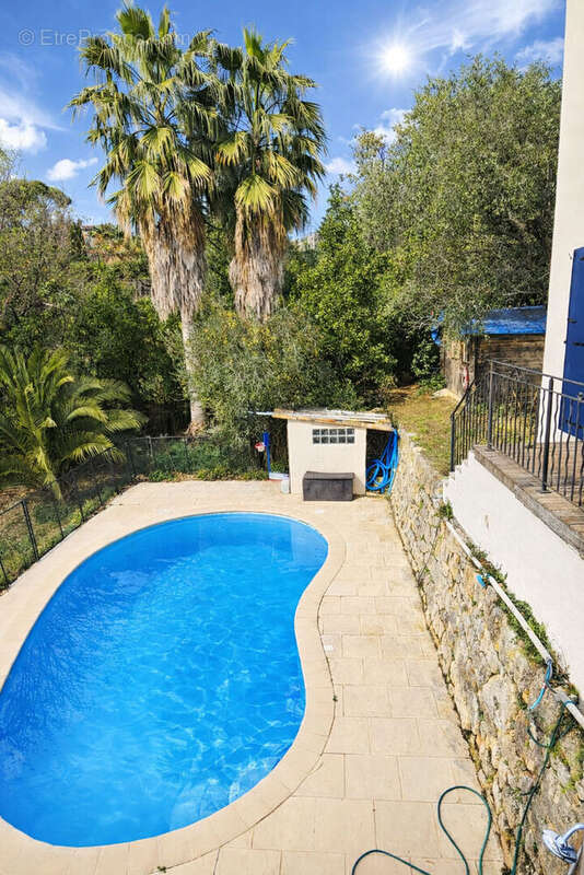Maison à CHATEAUNEUF-GRASSE