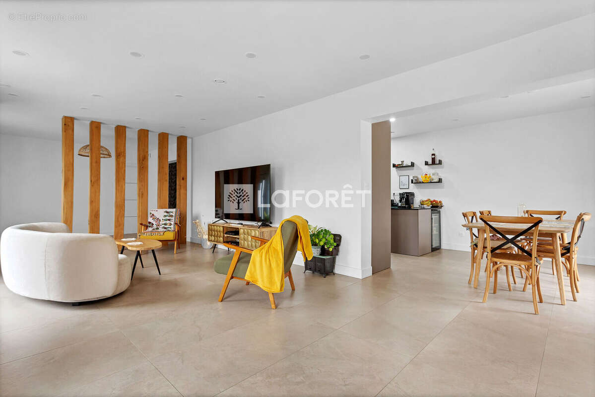 Maison à SAINT-MAURICE-MONTCOURONNE