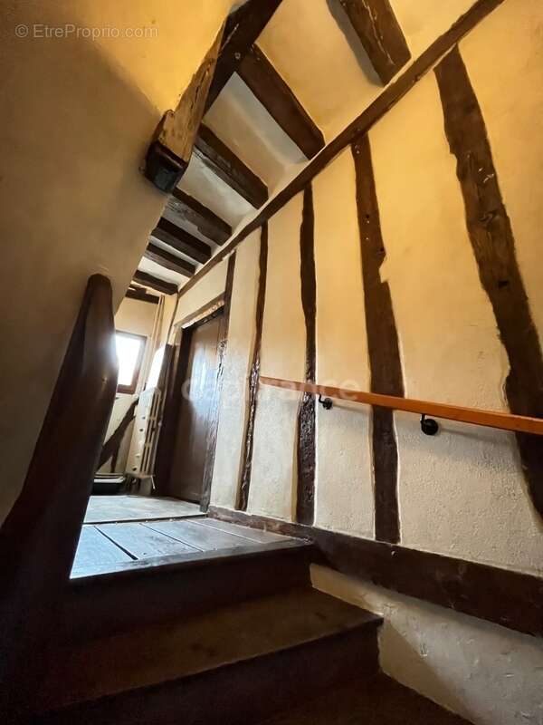 Maison de charme - colombages - DPE B - 5 pièces - fort potentiel - photo 11