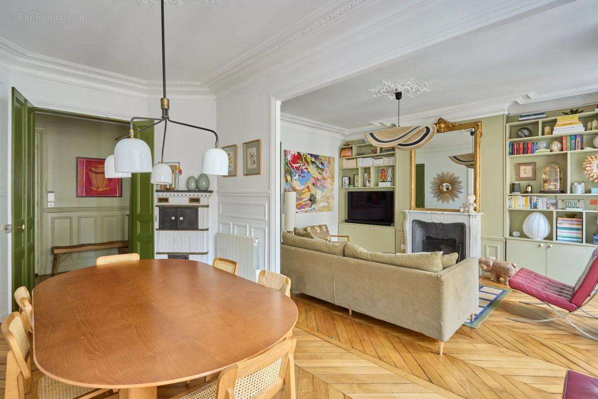 Appartement à PARIS-16E