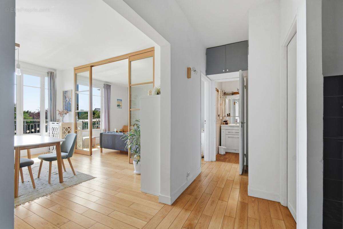 Suresnes republique - appartement de 3 pieces de 71 m² avec balcon, ascenseur et cave - photo 9