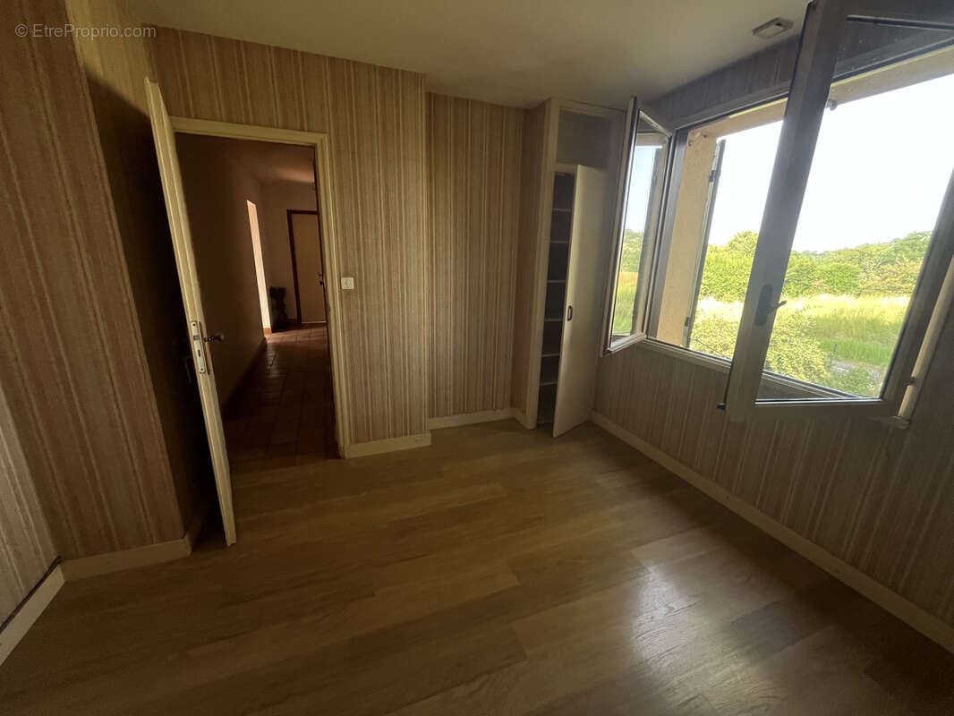Maison de 140 m2 avec terrasse, balcon et jardin 1300 M2 - photo 13