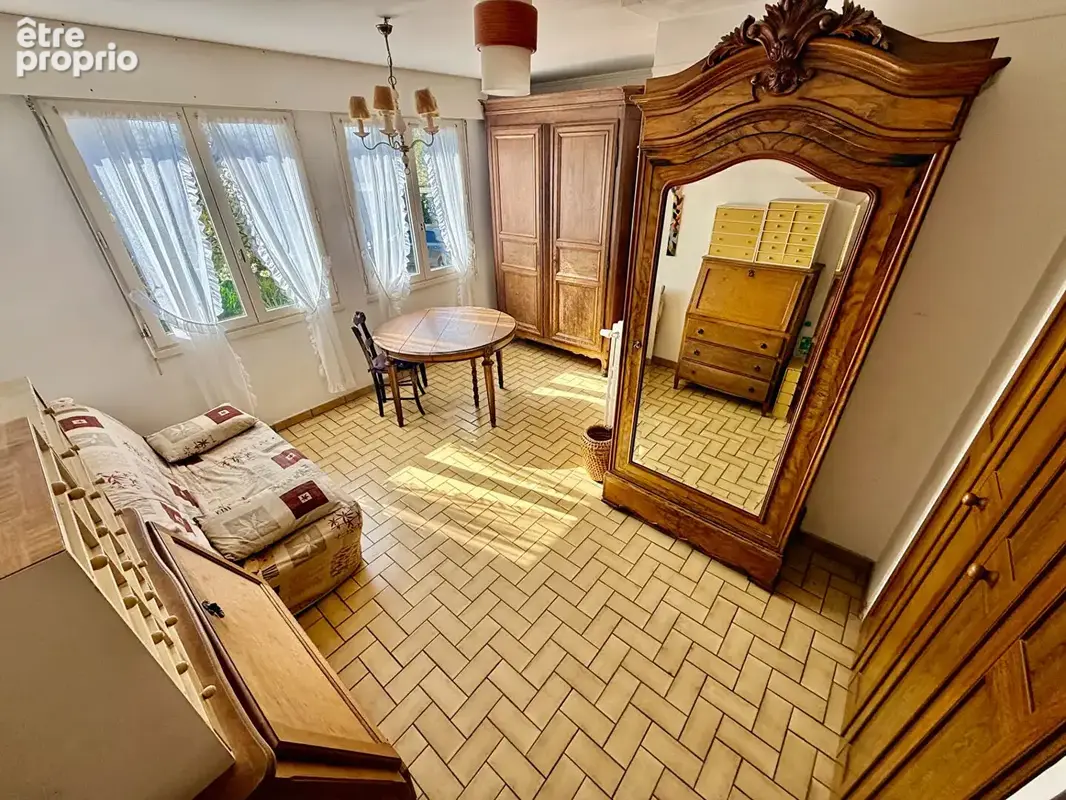 CONFLANS-SAINTE-HONORINE ? Maison Familiale 7 Pièces sur 930 m² de Terrain ? Gare à 2 min à pied - photo 8