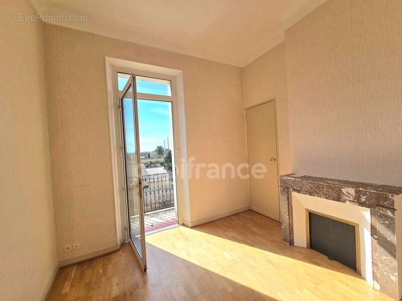 Appartement à SAINT-CYR-SUR-MER