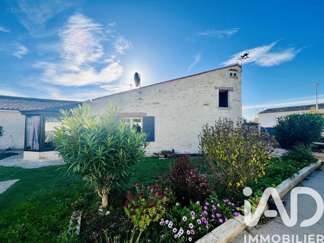 Photo 1 - Maison à CROIX-CHAPEAU