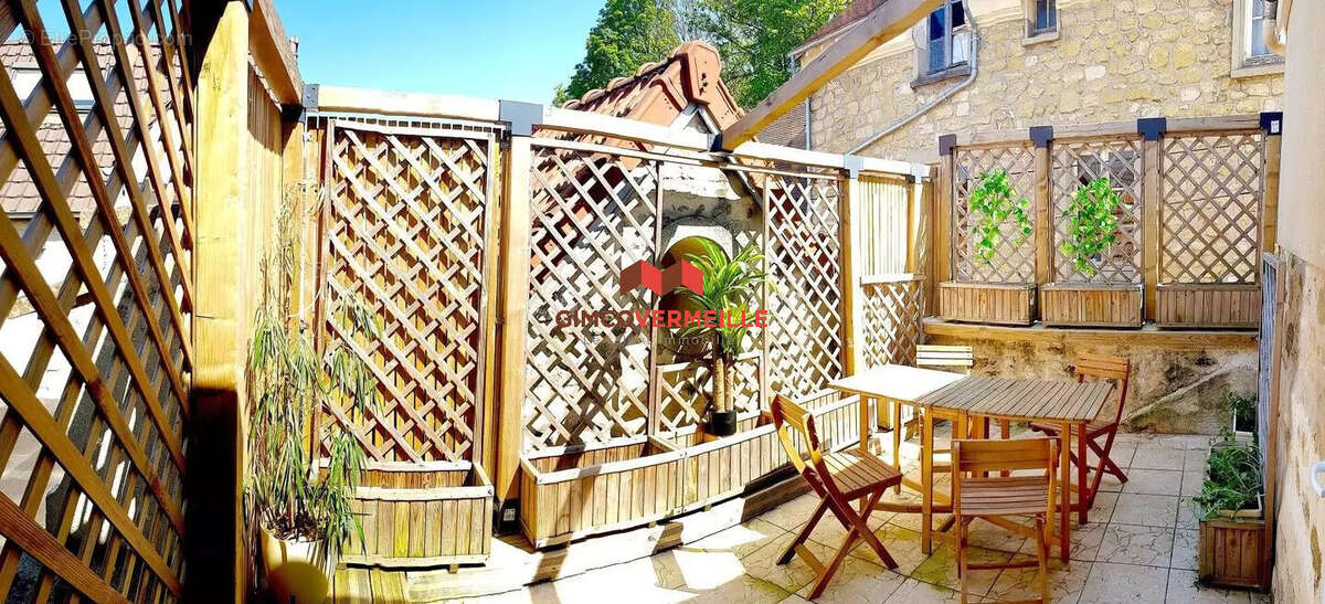 Maison à MAURECOURT