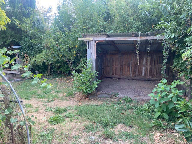 Maison à restaurer avec grange sur terrain de 577 M2 - photo 5