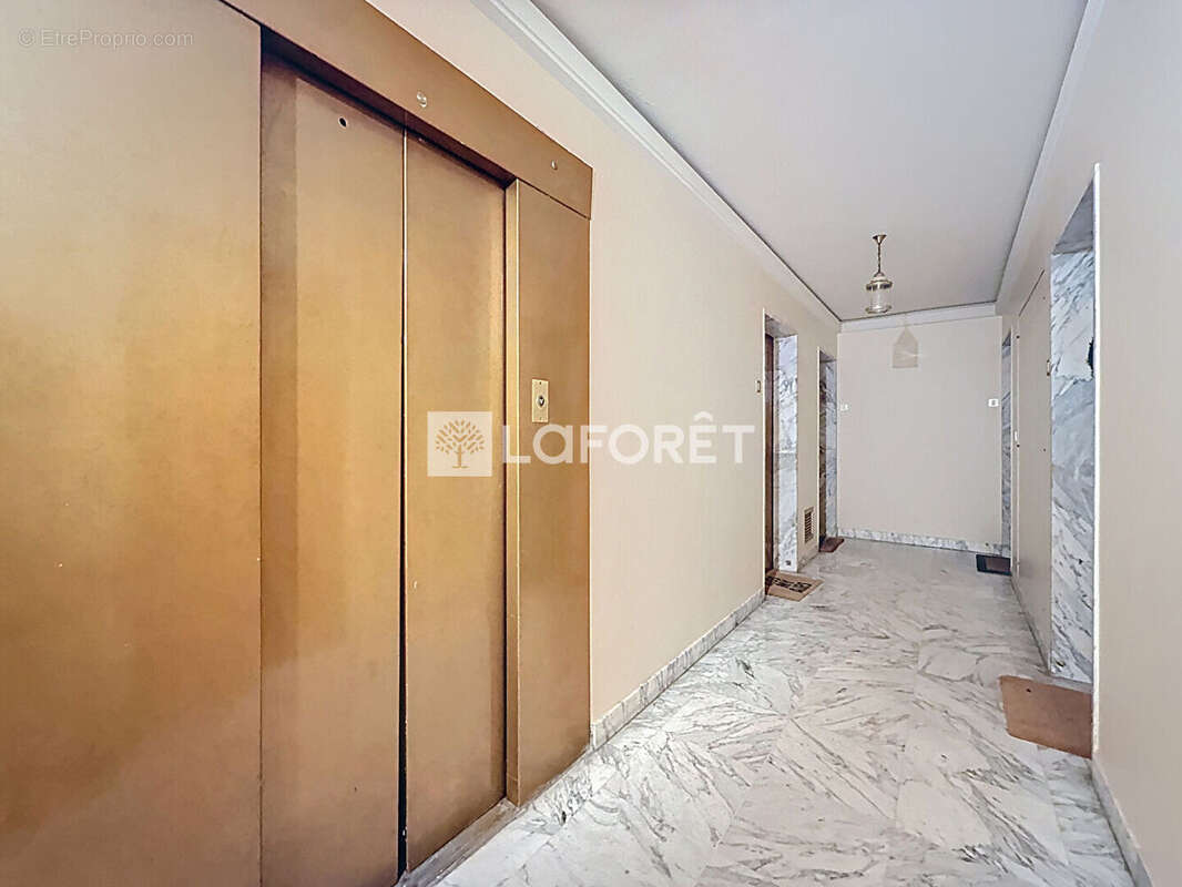 Appartement à PARIS-17E