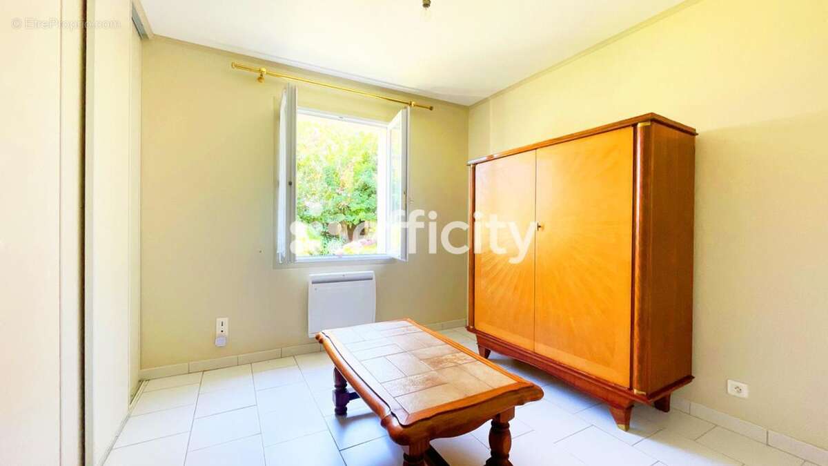 Maison à SAINT-LAURENT-DE-LA-PREE