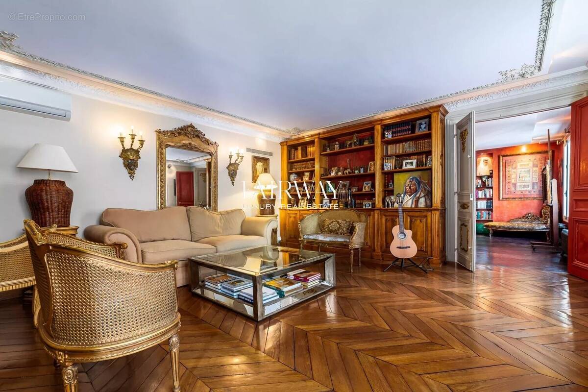 Appartement à PARIS-8E