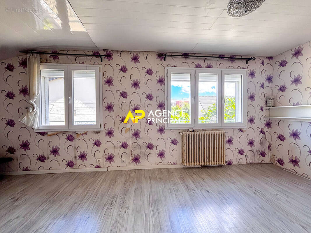 Sartrouville - Maison 6 pièces 100 m2 avec garage et dépendance - photo 9