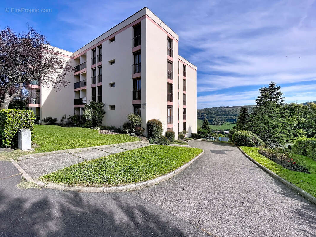 Appartement à SAINT-GENEST-LERPT