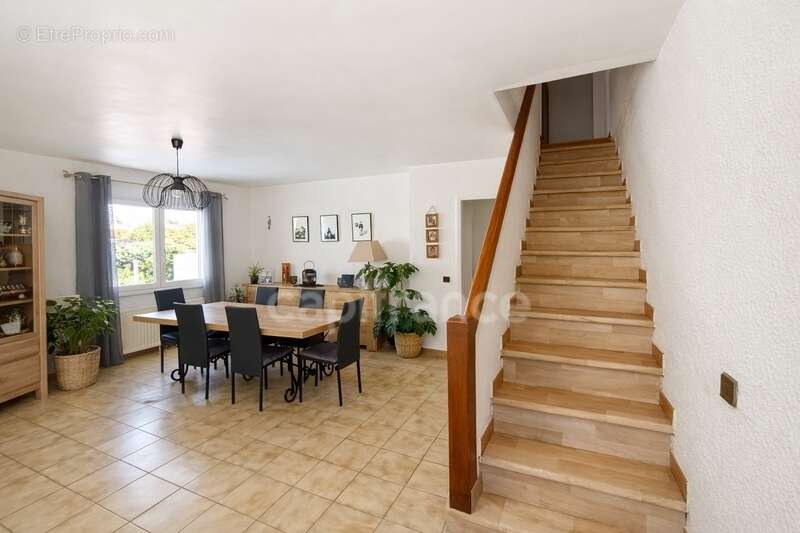VIAS – Villa contemporaine avec piscine, 4 chambres, énergie positive. Bien rare sur le secteur - photo 4