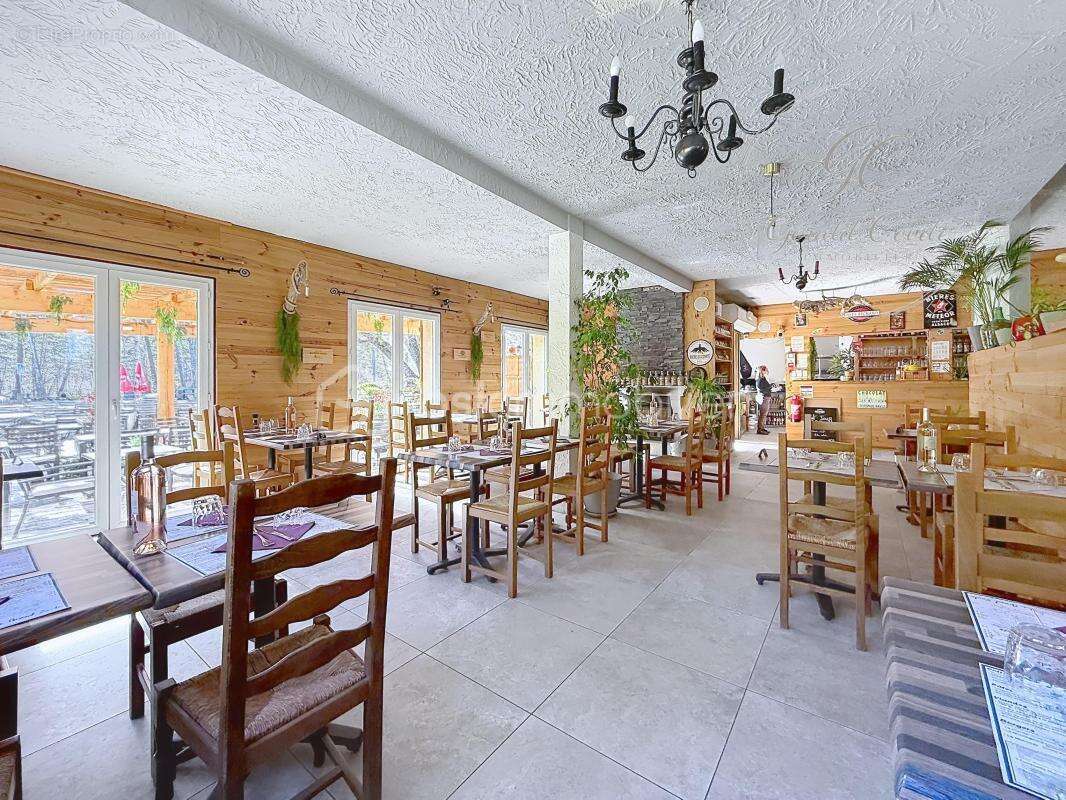 Restaurant + murs + logement – emplacement stratégique – forte rentabilité potentielle - photo 2