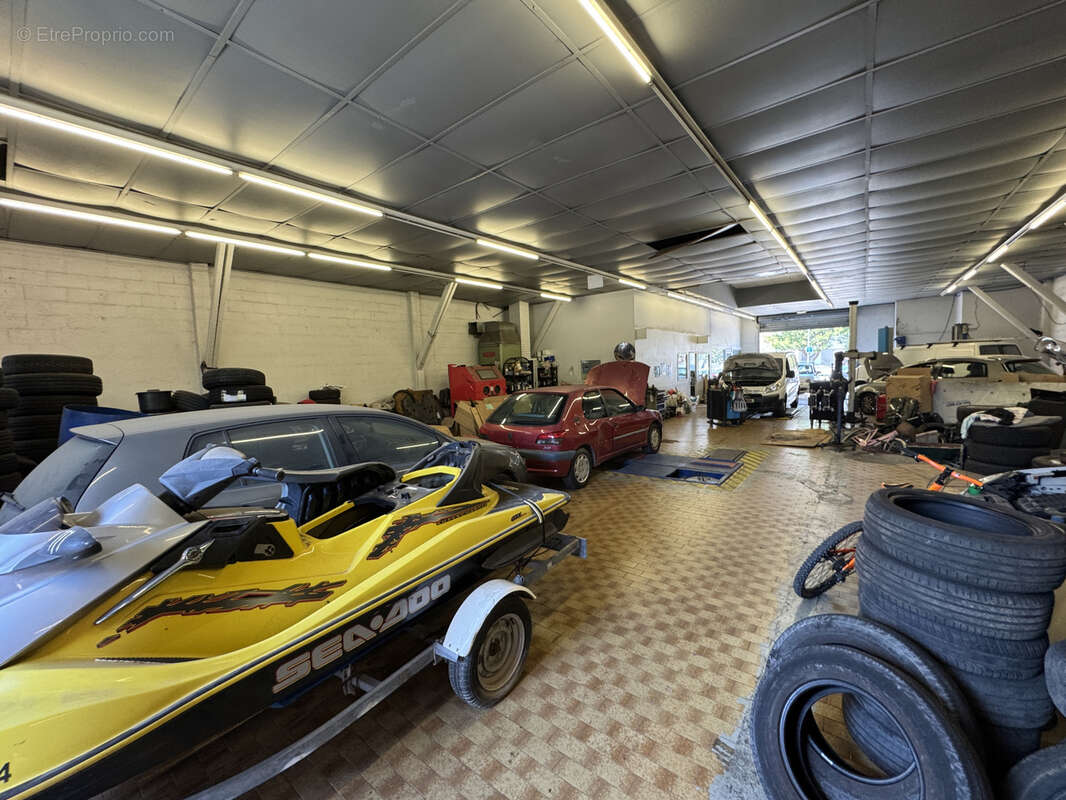 Commerce à MARSEILLE-9E