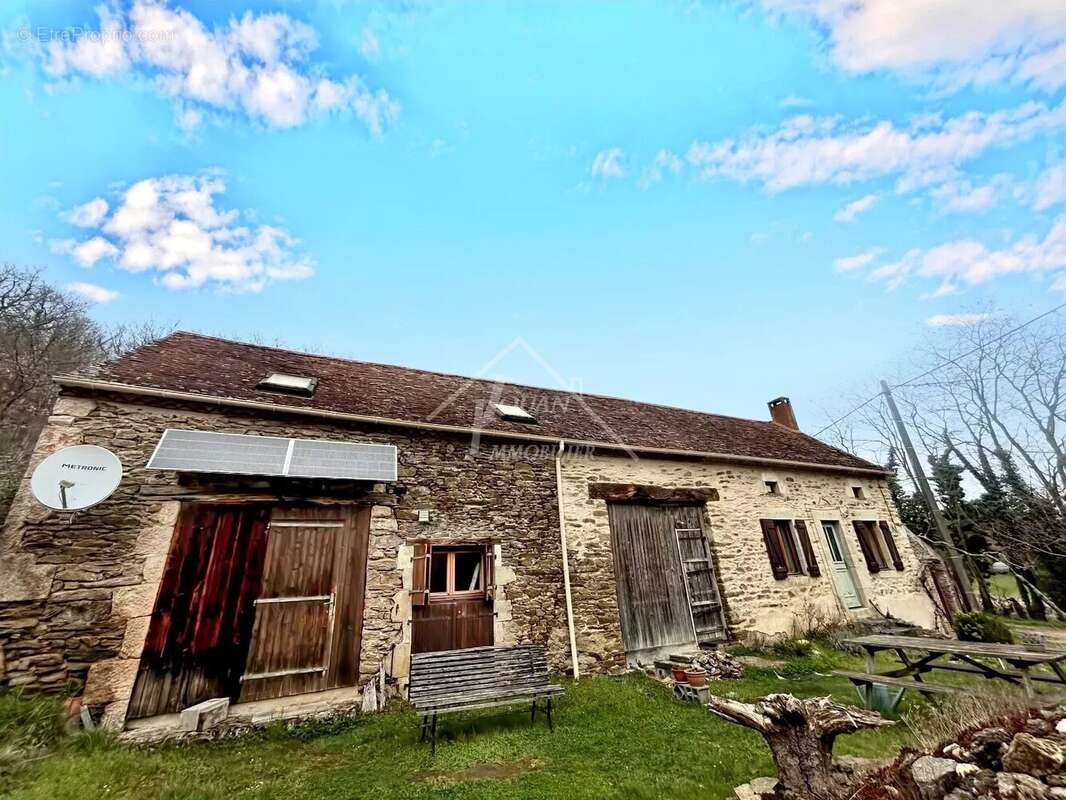 Maison à BELLENAVES