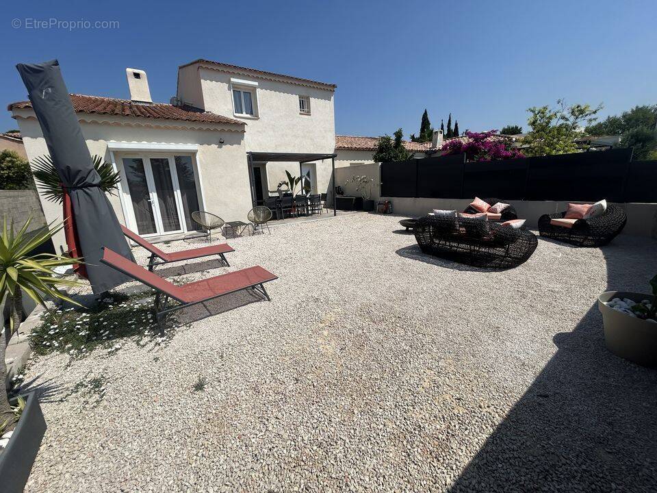 t5 - chateau gombert - village - tarrain - piscinable - sud - - Maison à MARSEILLE-13E