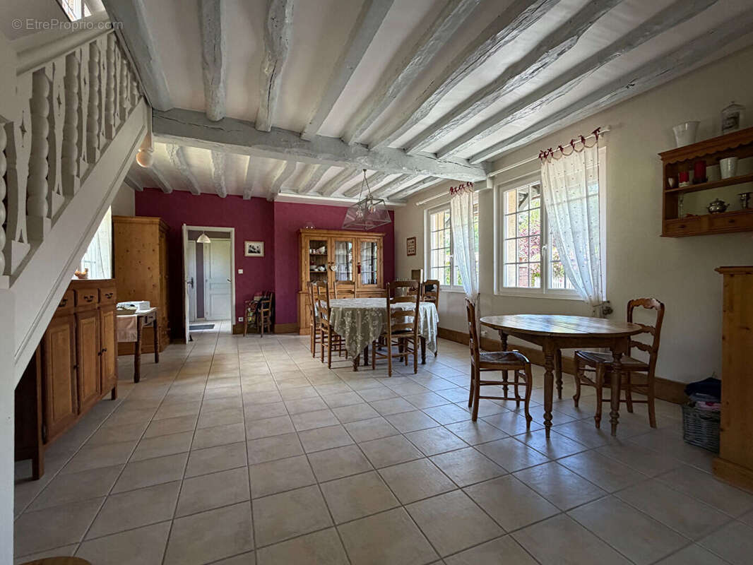 Maison à LA CROIX-SAINT-LEUFROY