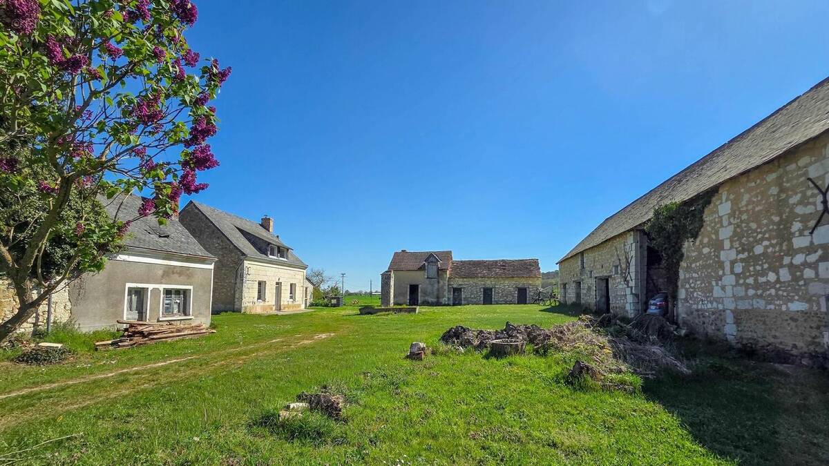 Photo 1 - Maison à VERNOIL