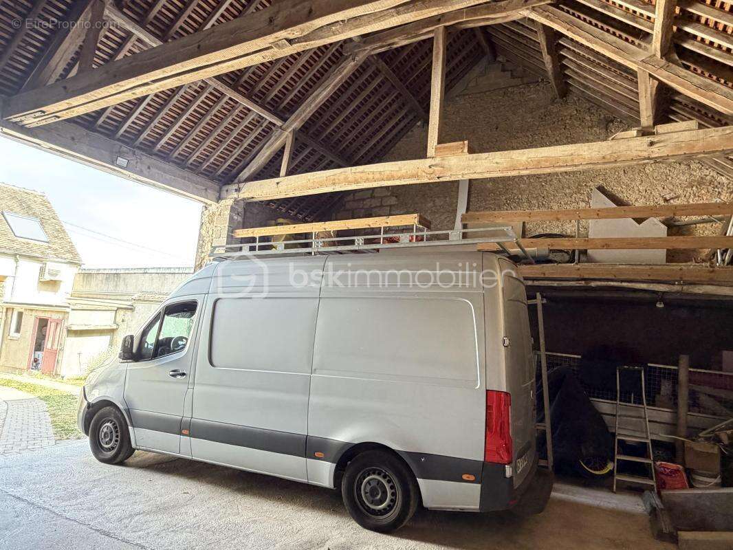 Maison ancienne rénovée composée de ses 4 chambres et de ses multiples dépendances ! - photo 14