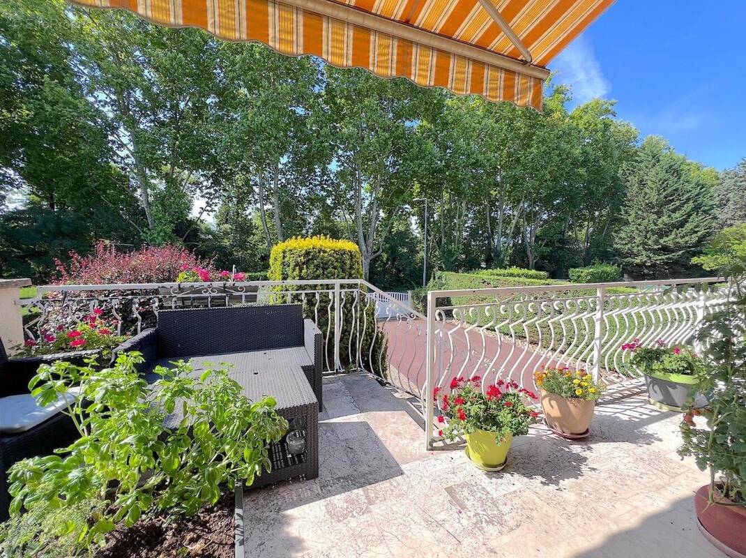   - Maison à VAULX-EN-VELIN