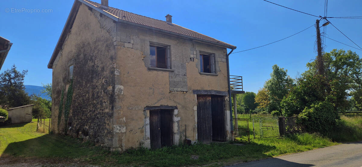 Maison à LOMPNIEU