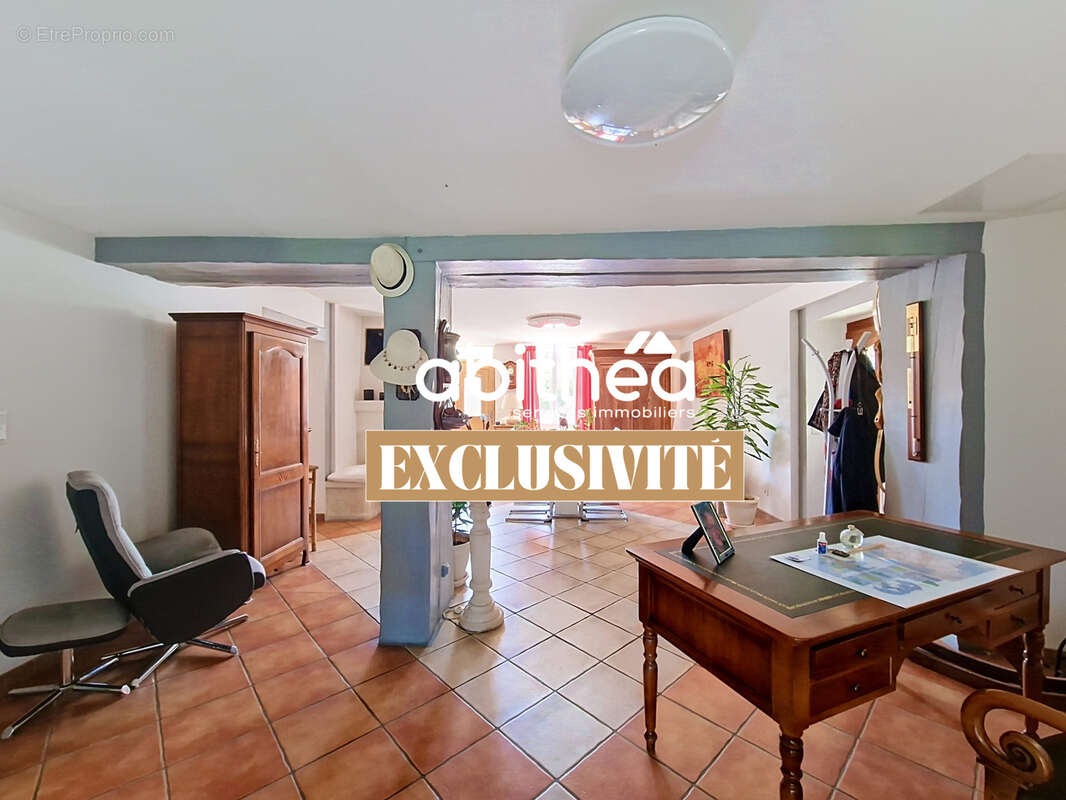 Exclusivité  Maison Charentaise  197m2 hab  5 chambres dont 1 suite  Garage  Dépendance  1350 m2 terrain - photo 3