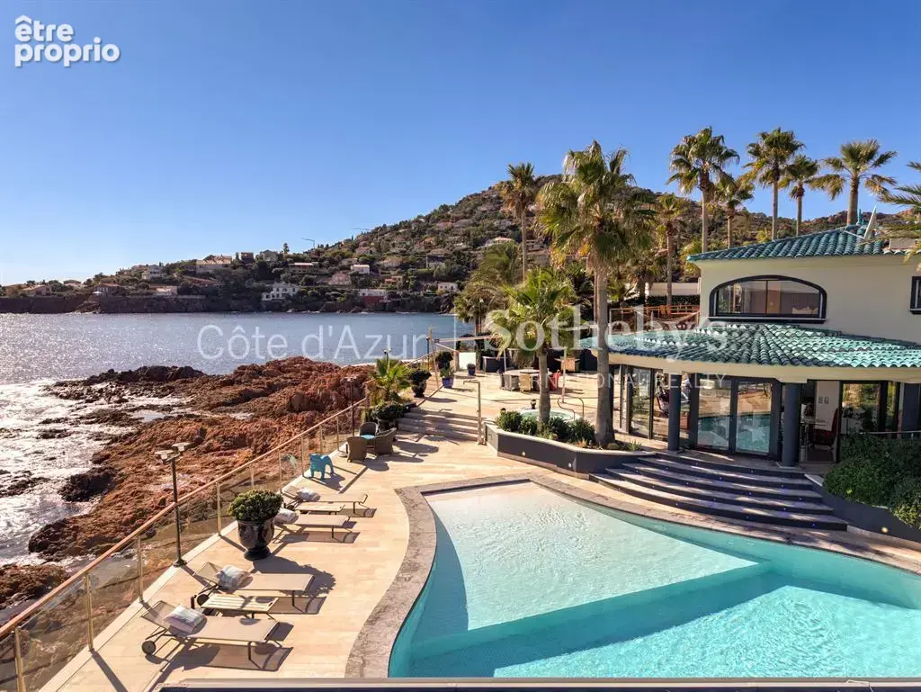 Saint Raphaël Anthéor, villa contemporaine pieds dans l’eau sur la Corniche d’Or - photo 3