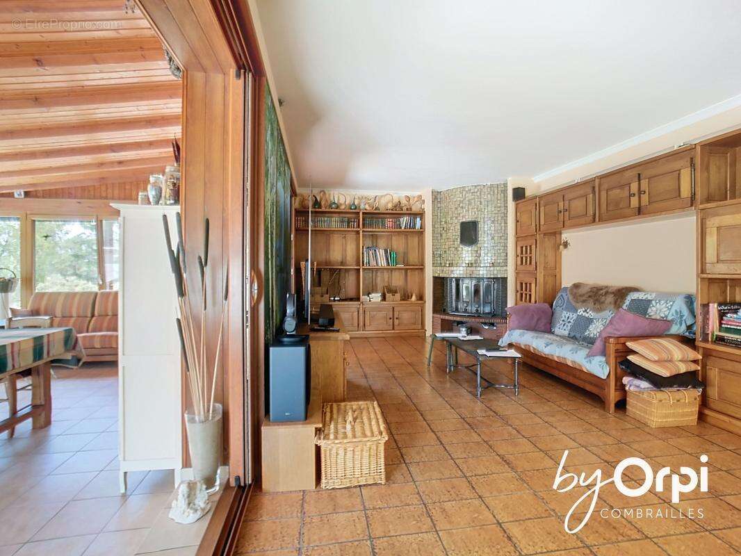 Maison à DURDAT-LAREQUILLE