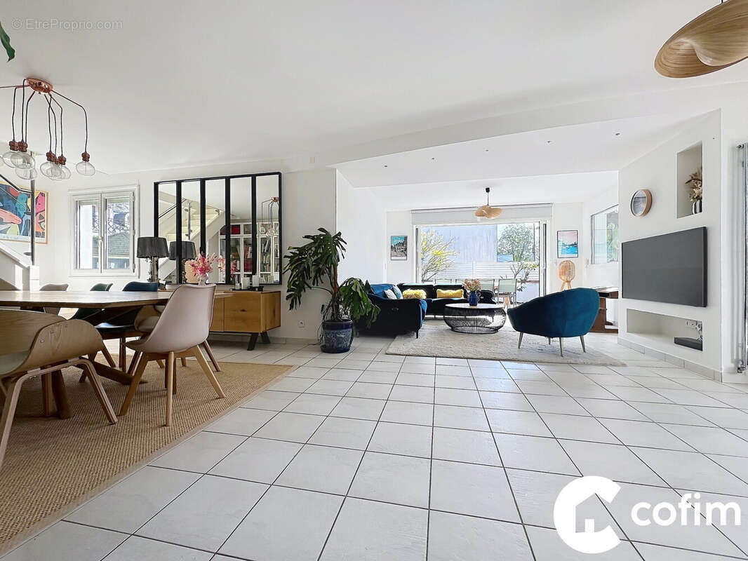 Maison 188 m² à Lons  - photo 3