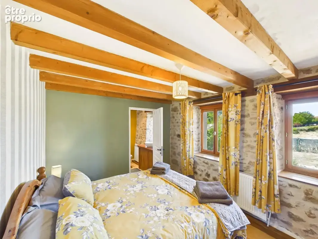 Charmante propriété avec deux maisons, grange et piscine chauffée - photo 4
