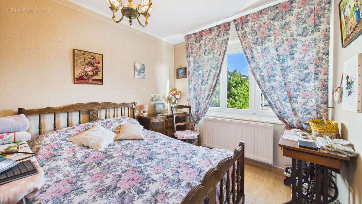 Pavillon 8 pièces - Courcelles Chaussy - 160 m2 - 5 chambres - véranda - photo 12