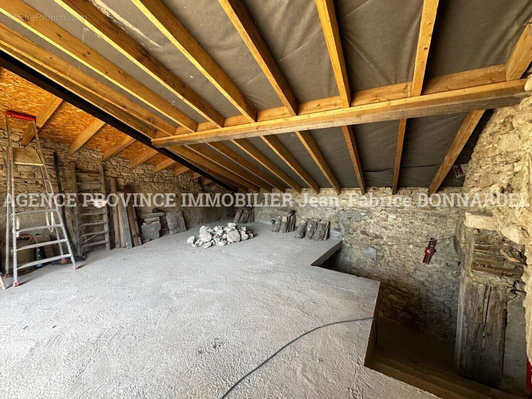 Maison 170 m² à Rousset-Les-Vignes  - photo 14