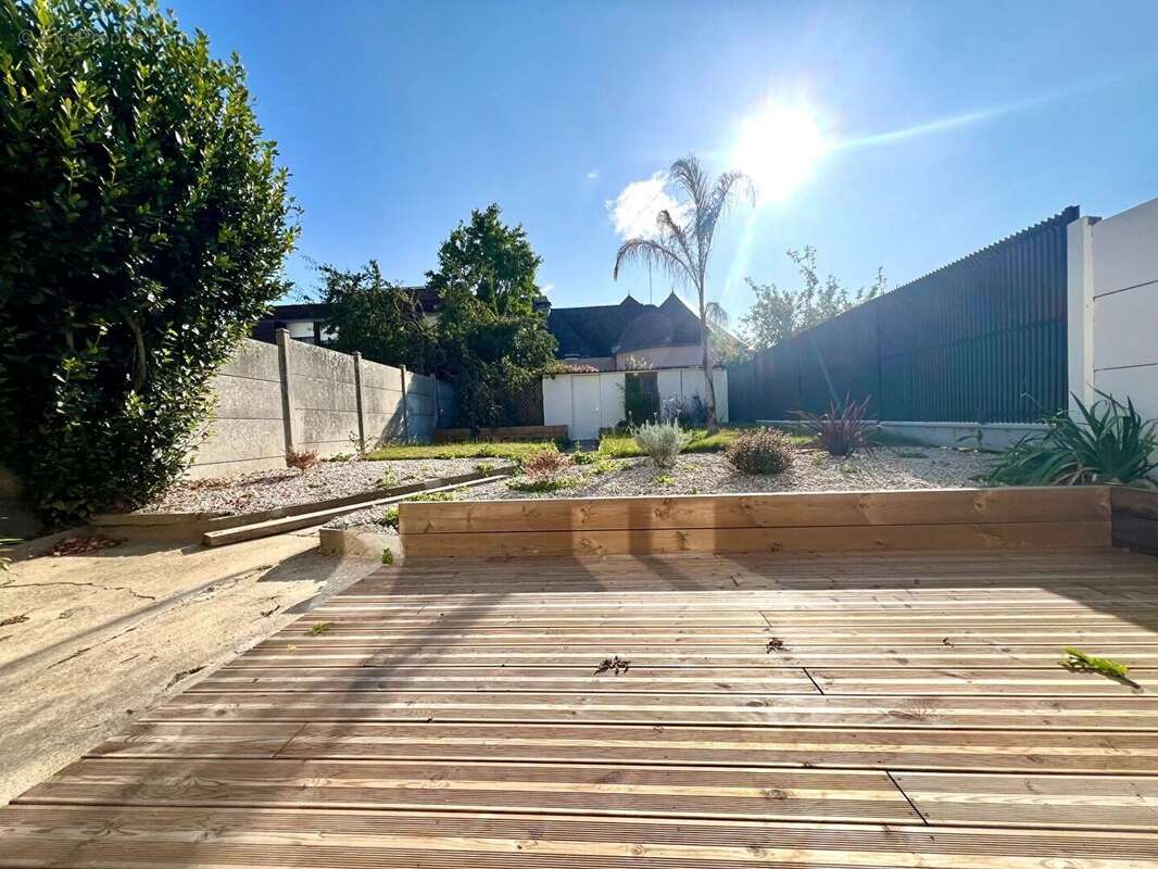 En plein coeur de Cesson, une maison de charme entièrement rénovée - photo 3