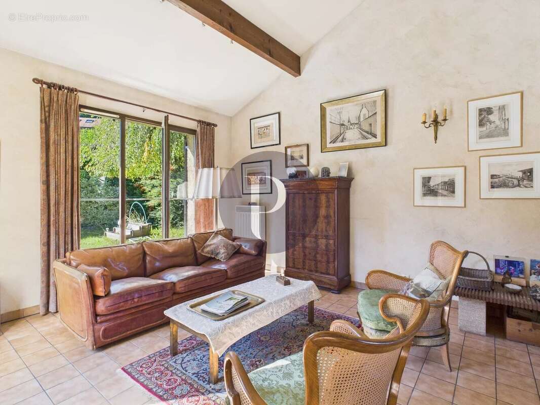 Maison à VERRIERES-LE-BUISSON