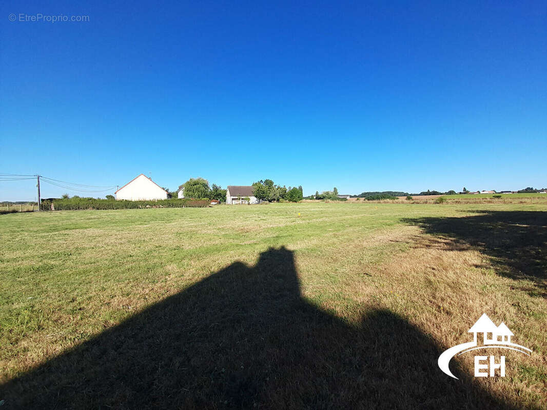 Terrain à SAINT-OUEN-SUR-ITON