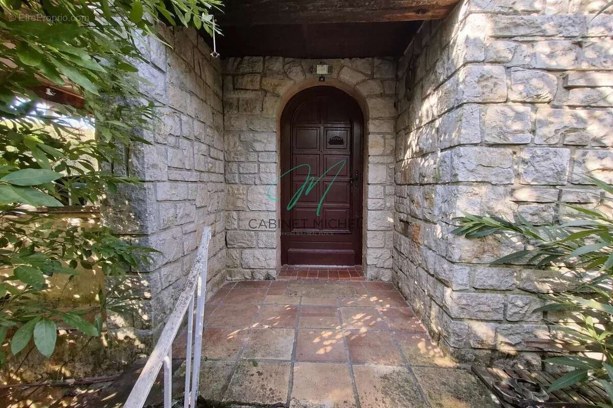 Maison à ROQUEFORT-LES-PINS