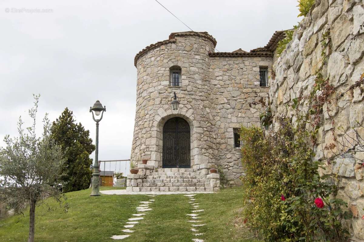 Maison à TOURRETTE-LEVENS