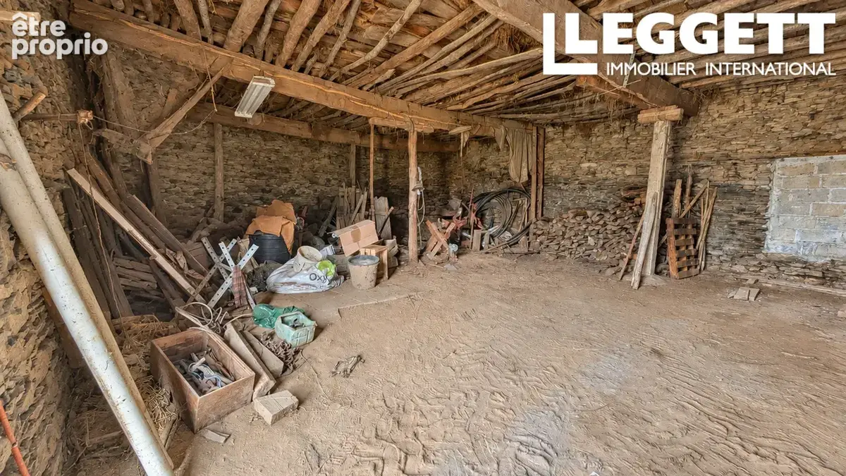 Grange de caractère en pierre avec terres et dépendances - photo 4