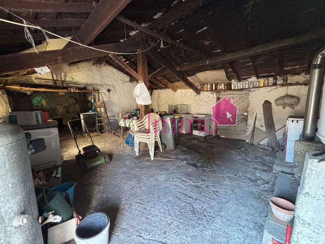 COMMEQUIERS - Maison 3 chambres à rénover avec grand terrain   Fort potentiel ! - photo 10