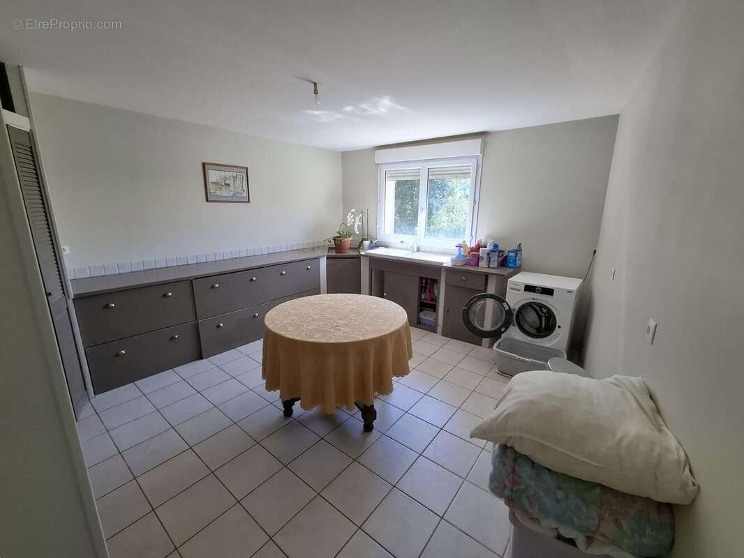 Maison 291 m² à Valence-Sur-Baise  - photo 8