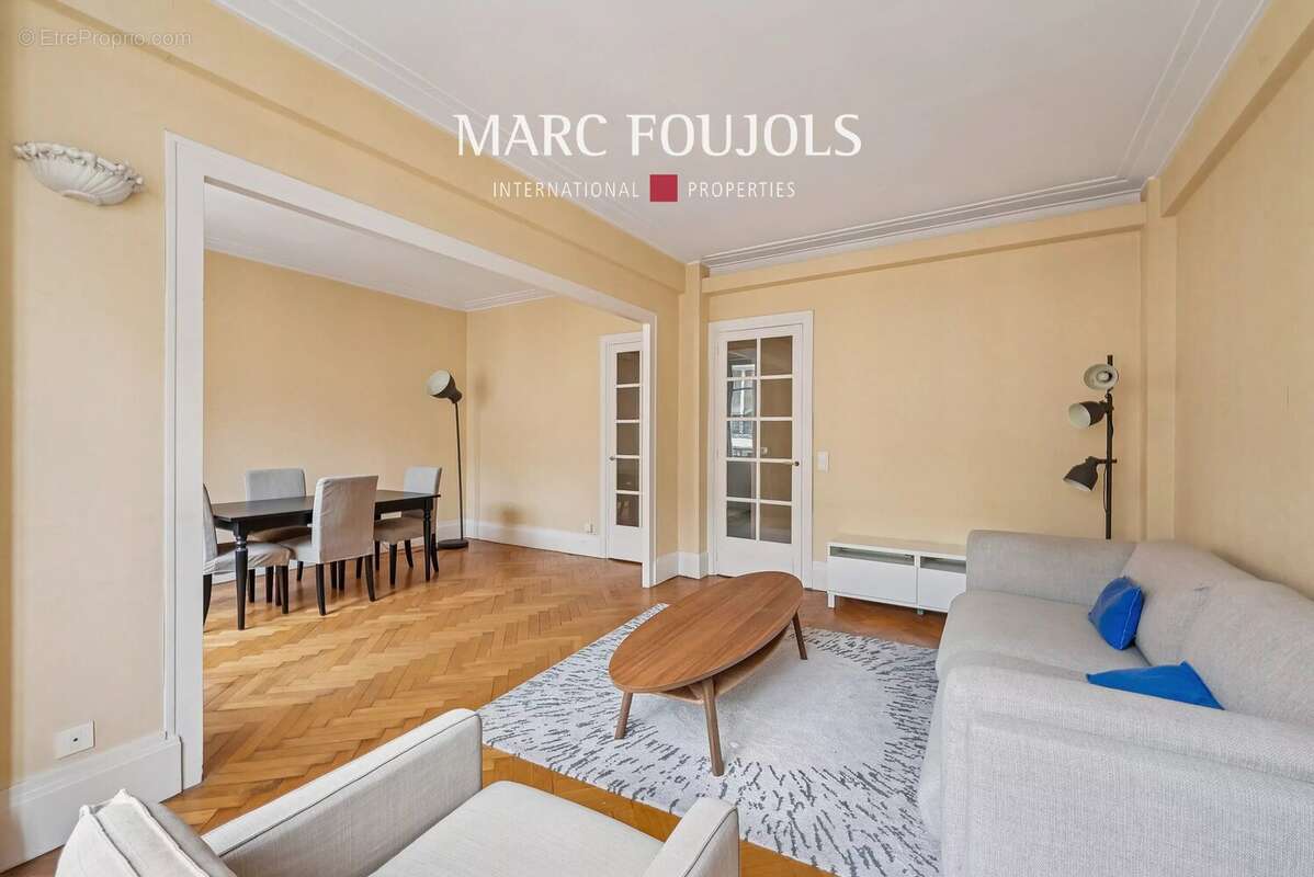 Appartement à PARIS-8E