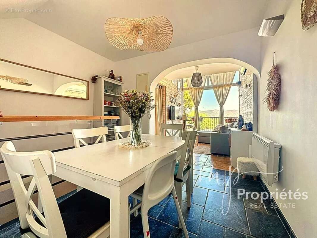 Appartement à COGOLIN